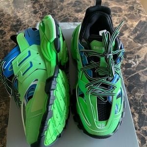 Never worn.. balenciaga track